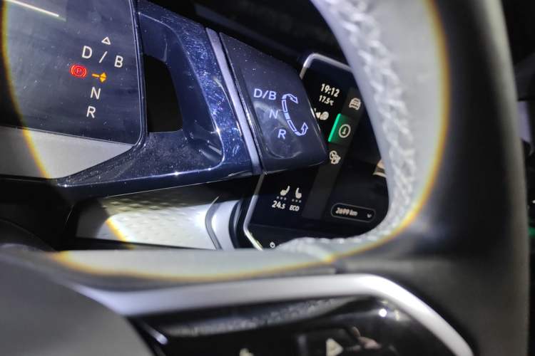 Used Volkswagen ID.6 X 2022 Smart Enjoyment Long-Range Edition Gear Lever
