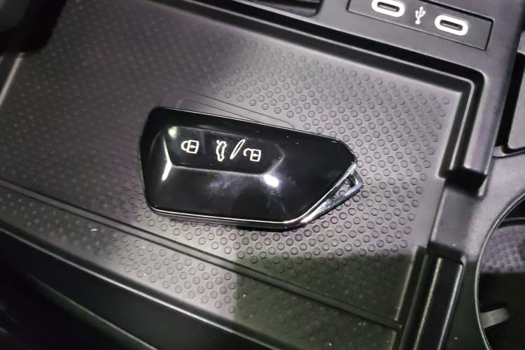 Used Volkswagen ID.6 X 2022 Kinergy Four-Wheel Drive Edition Interior 1