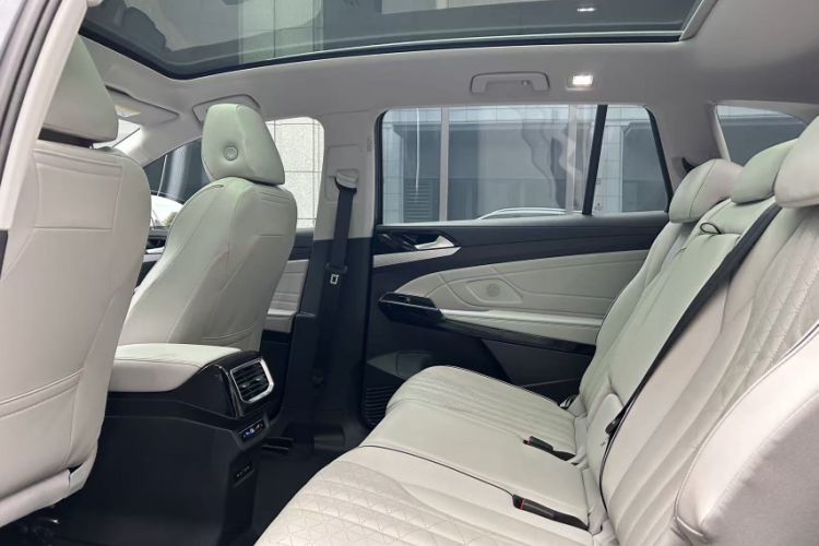 Used Volkswagen ID.6 X 2022 Smart Enjoyment Long-Range Edition Interior 3