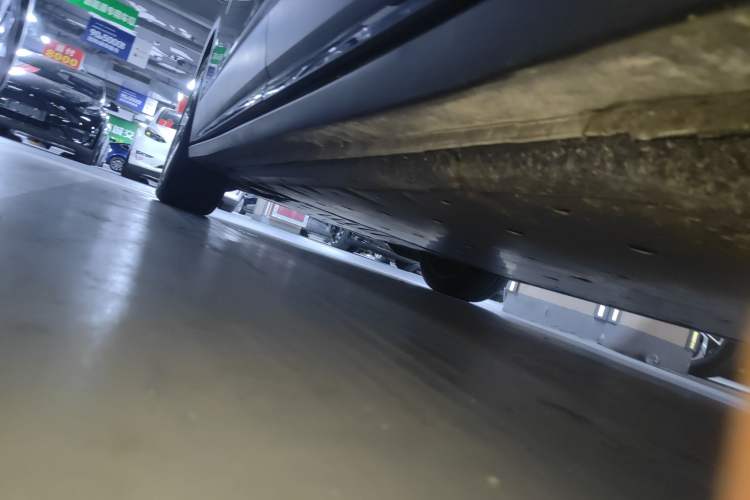 Used Volkswagen ID.6 X 2022 Intelligent Long-Range Version Left Side Sill