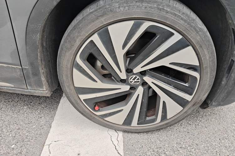 Used Volkswagen ID.6 X 2022 Smart Enjoyment Long-Range Edition Right Front Wheel Hub
