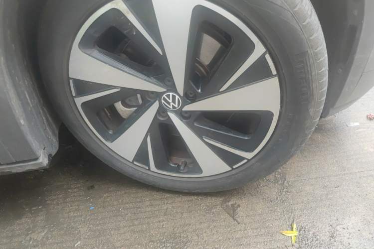 Used Volkswagen ID.6 X 2022 Smart Enjoyment Long-Range Edition Right Front Wheel Hub