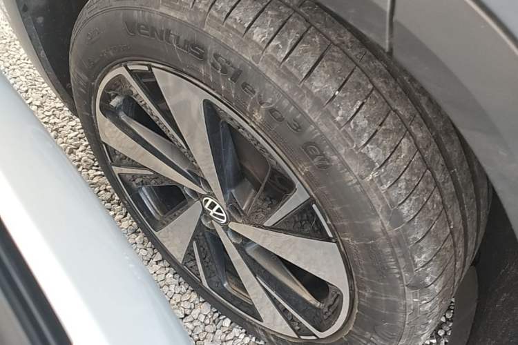 Used Volkswagen ID.6 X 2022 ZhiXiang Pure Long-Range Edition Right Rear Wheel Hub