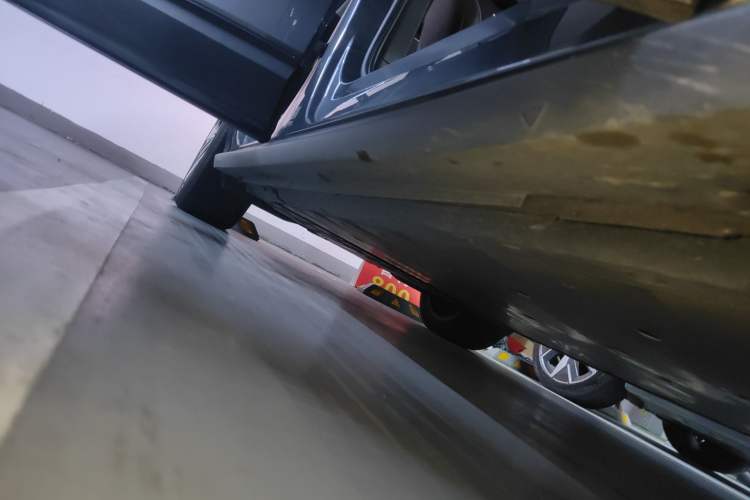 Used Volkswagen ID.6 X 2022 Intelligent Long-Range Version Right Side Sill