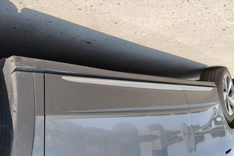 Used Volkswagen ID.6 X 2022 Smart Enjoyment Long-Range Edition Right Side Sill