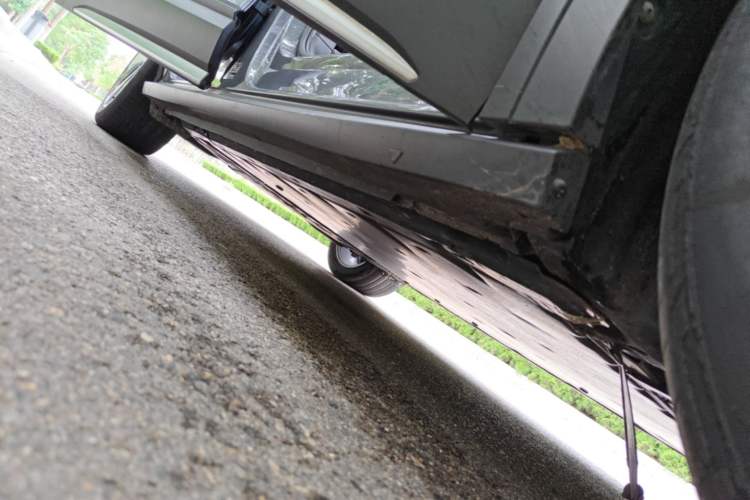 Used Volkswagen ID.6 X 2022 Intelligent Long-Range Version Right Side Sill