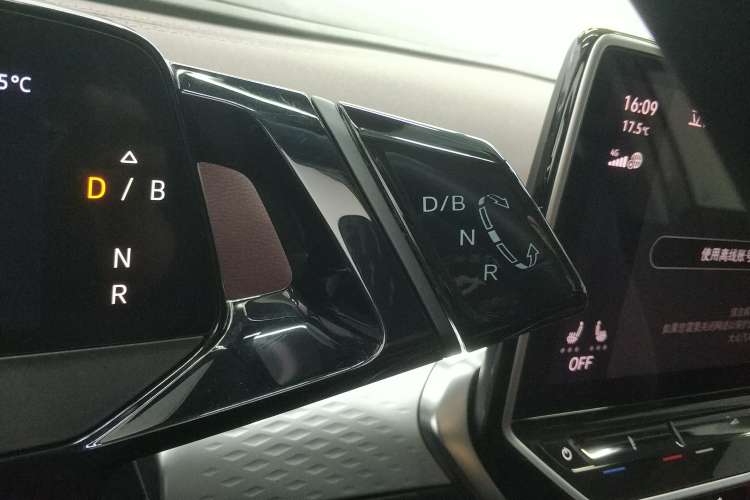 Used Volkswagen ID.6 X 2022 Smart Enjoyment Long-Range Edition Gear Lever