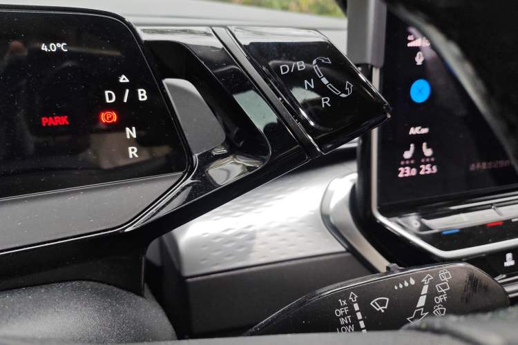 Used Volkswagen ID.6 X 2022 Smart Enjoyment Long-Range Edition Gear Lever