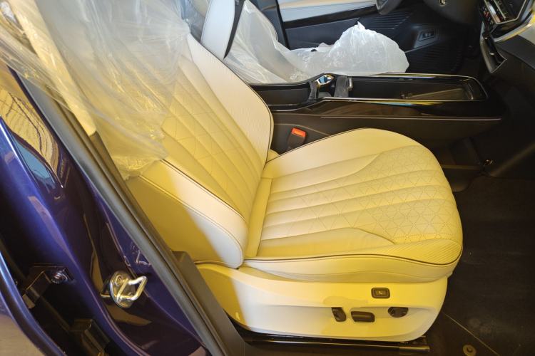 Used Volkswagen ID.6 X 2022 Intelligent Long-Range Version Right Front Seat