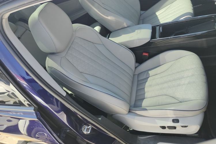 Used Volkswagen ID.6 X 2022 Intelligent Long-Range Version Right Front Seat