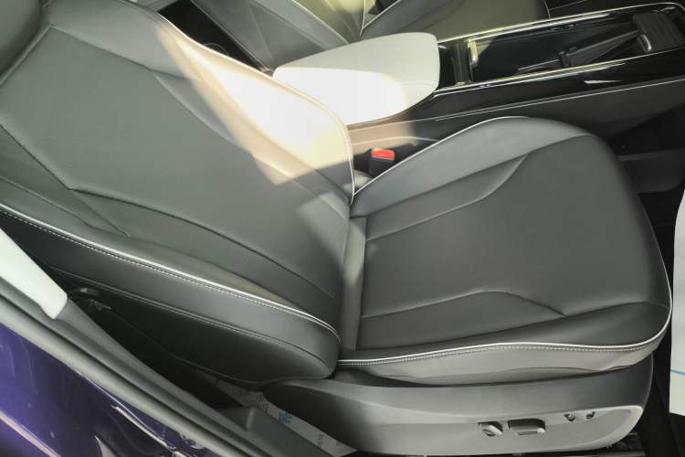 Used Volkswagen ID.6 X 2022 ZhiXiang Pure Long-Range Edition Right Front Seat