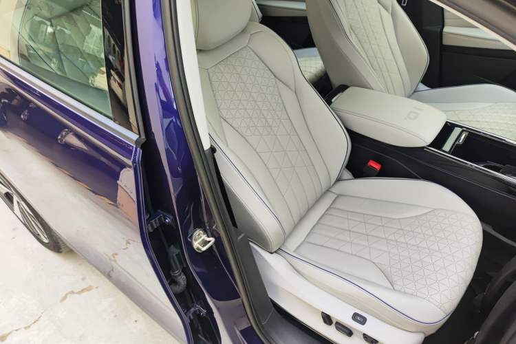 Used Volkswagen ID.6 X 2022 Intelligent Long-Range Version Right Front Seat