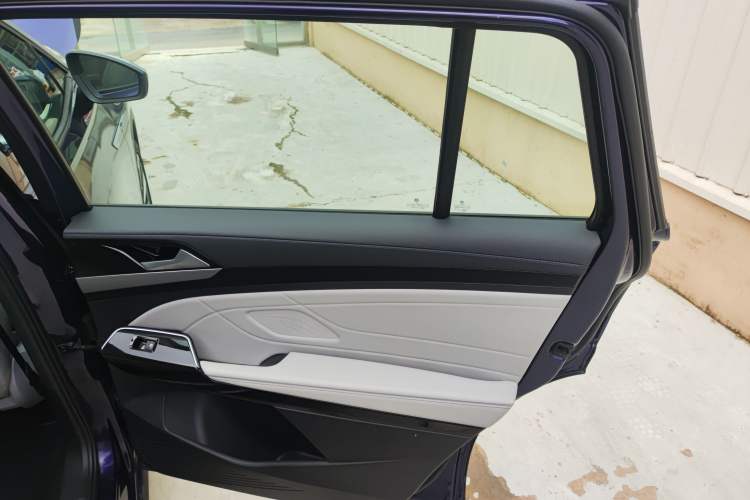 Used Volkswagen ID.6 X 2022 Intelligent Long-Range Version Right Rear Door Interior