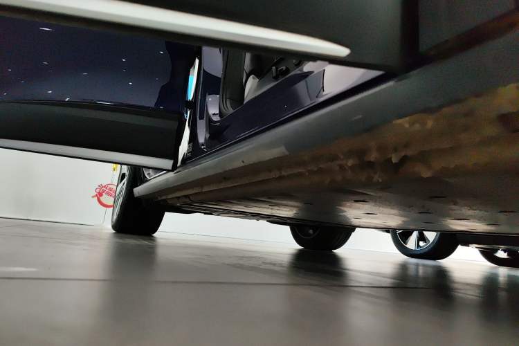 Used Volkswagen ID.6 X 2022 ZhiXiang Pure Long-Range Edition Right Side Sill