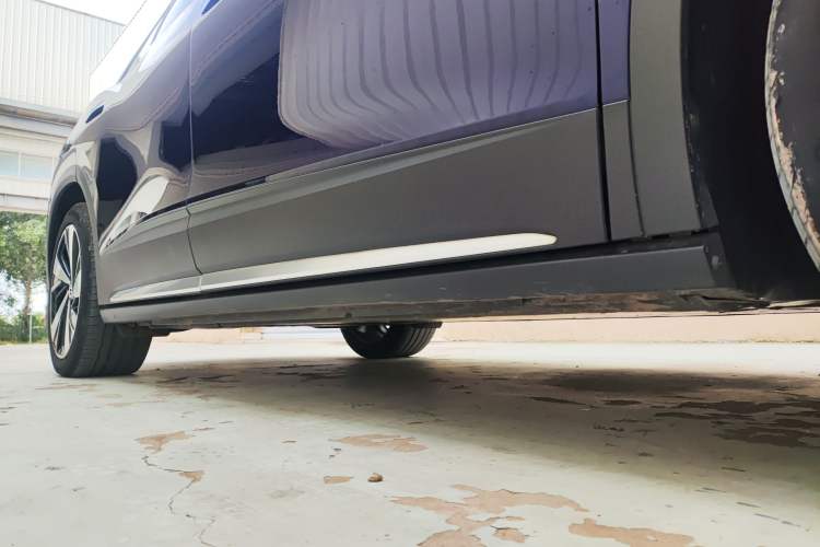 Used Volkswagen ID.6 X 2022 Intelligent Long-Range Version Right Side Sill