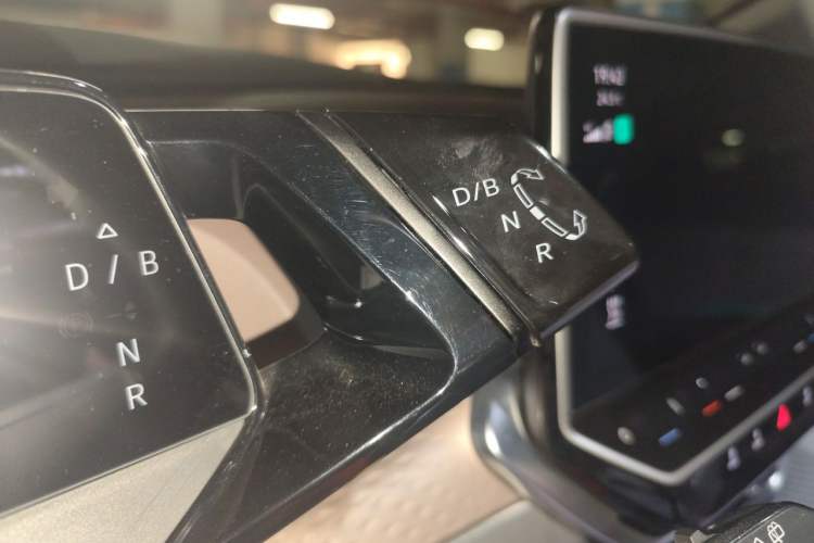 Used Volkswagen ID.6 X 2022 Smart Enjoyment Long-Range Edition Gear Lever