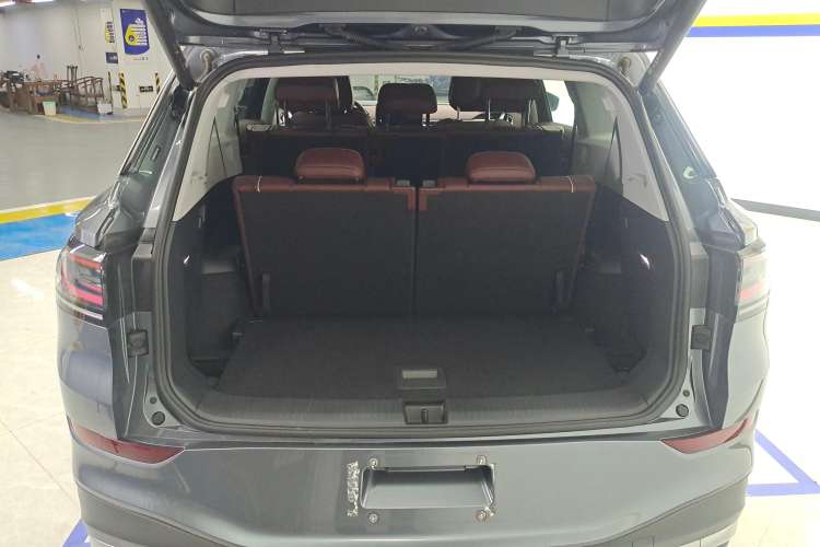 Used Volkswagen ID.6 X 2022 Intelligent Long-Range Version Trunk
