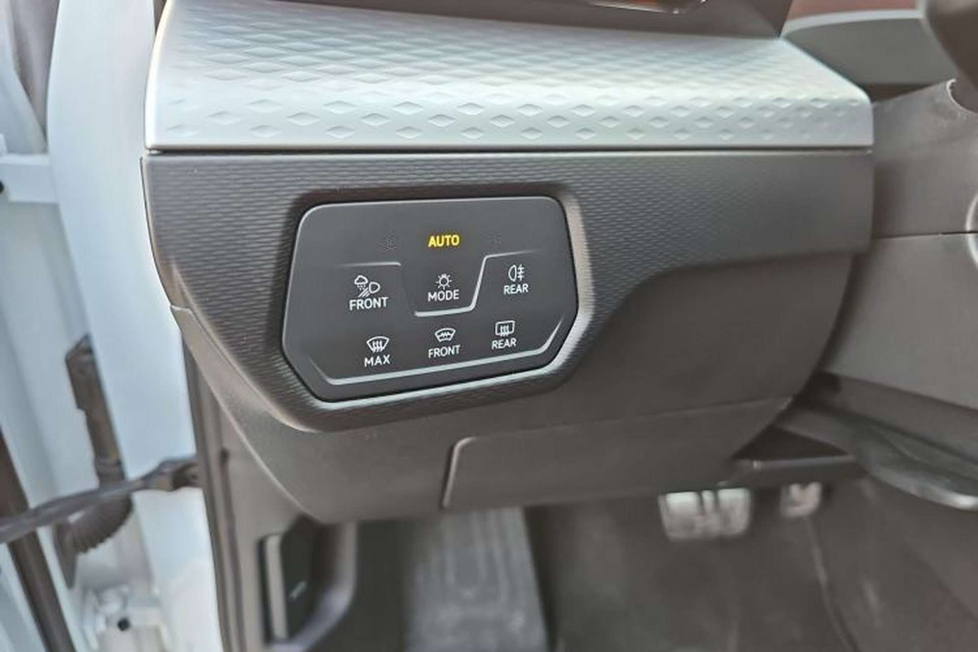 Used Volkswagen ID.6 X 2022 Kinergy Four-Wheel Drive Edition Interior 7