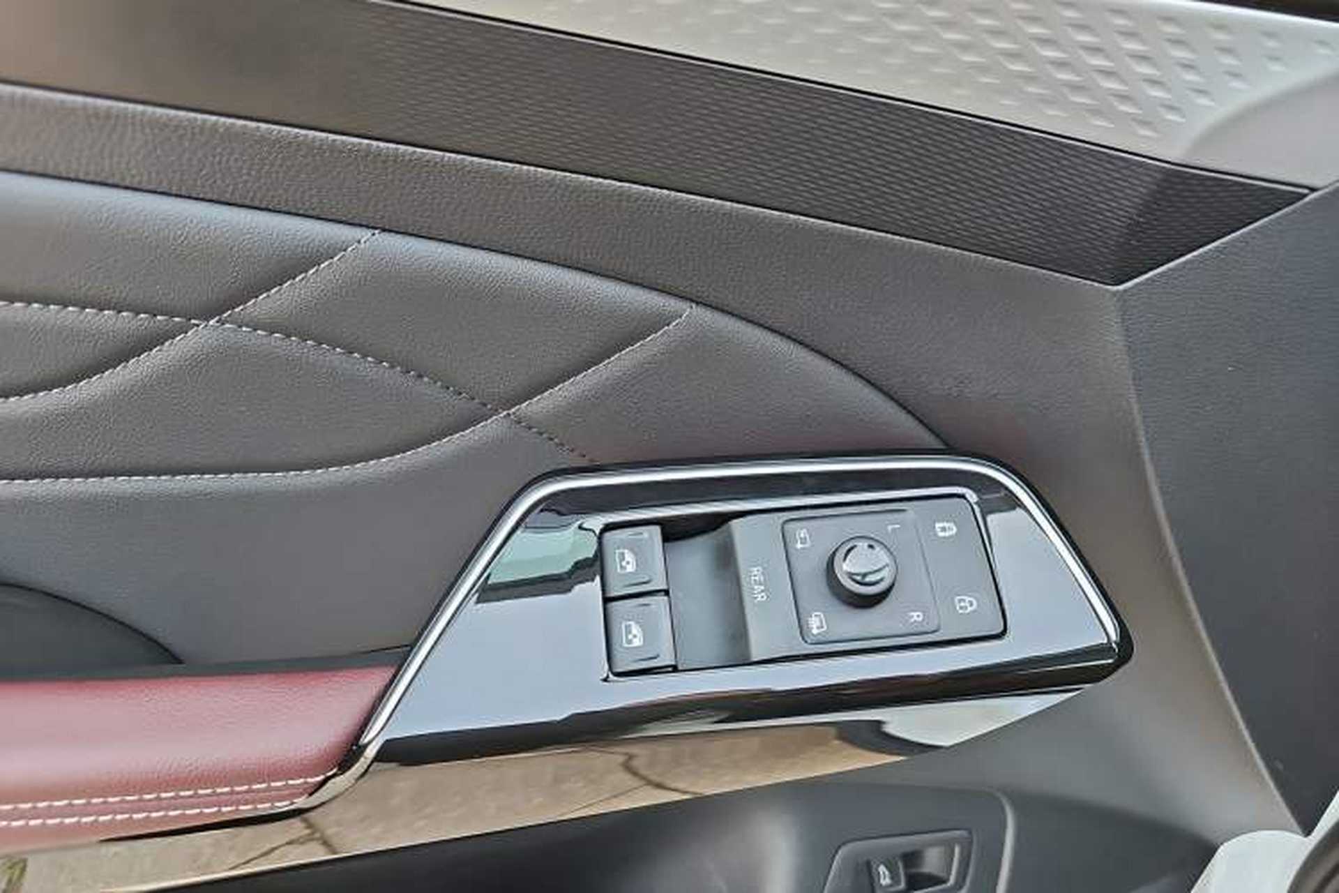Used Volkswagen ID.6 X 2022 Kinergy Four-Wheel Drive Edition Interior 8