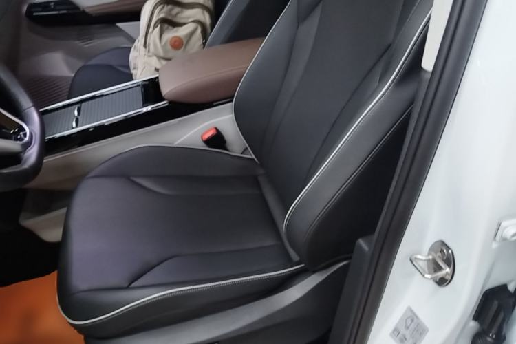 Used Volkswagen ID.6 X 2022 Pure Edition Left Front Seat