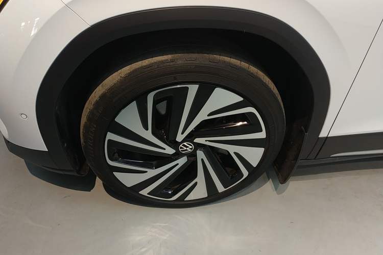 Used Volkswagen ID.6 X 2022 Kinergy Four-Wheel Drive Edition Left Front Wheel Hub