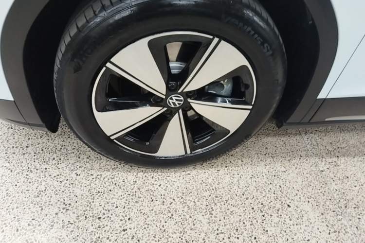 Used Volkswagen ID.6 X 2022 Pure Edition Left Front Wheel Hub