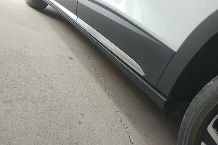 Used Volkswagen ID.6 X 2022 Kinergy Four-Wheel Drive Edition Left Side Sill