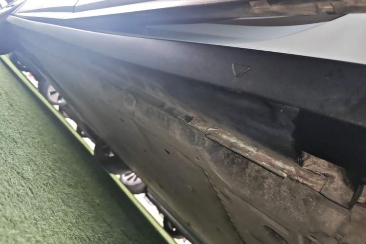 Used Volkswagen ID.6 X 2022 Intelligent Long-Range Version Left Side Sill