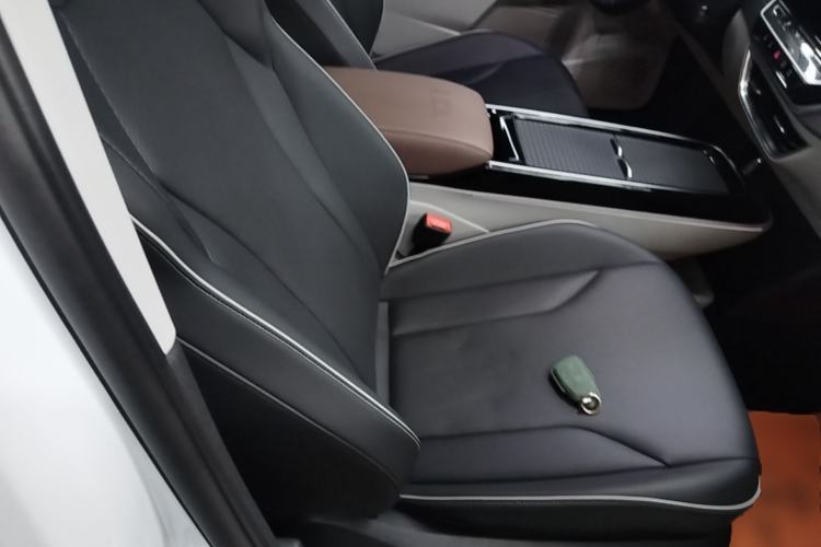 Used Volkswagen ID.6 X 2022 Pure Edition Right Front Seat