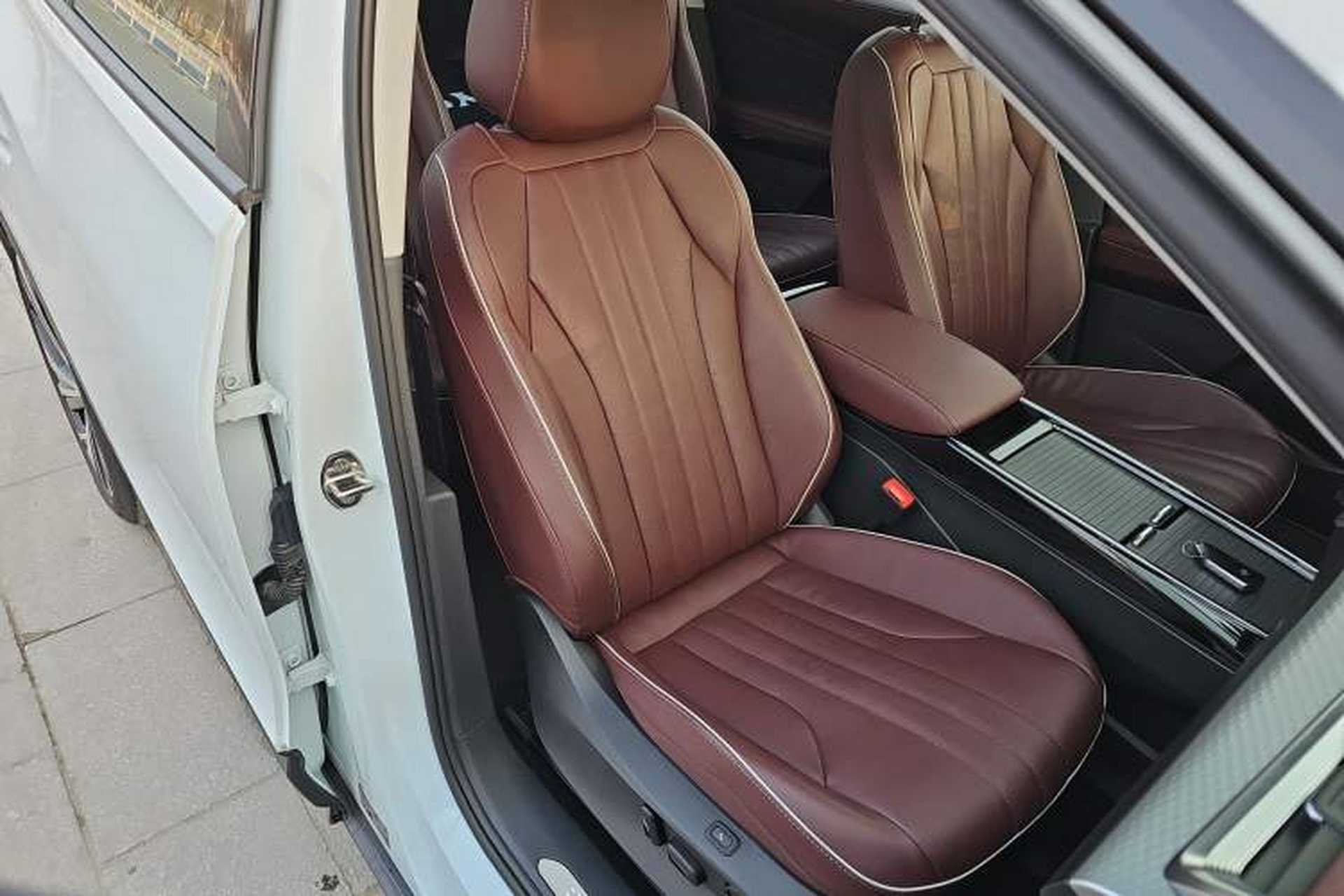 Used Volkswagen ID.6 X 2022 Kinergy Four-Wheel Drive Edition Right Front Seat