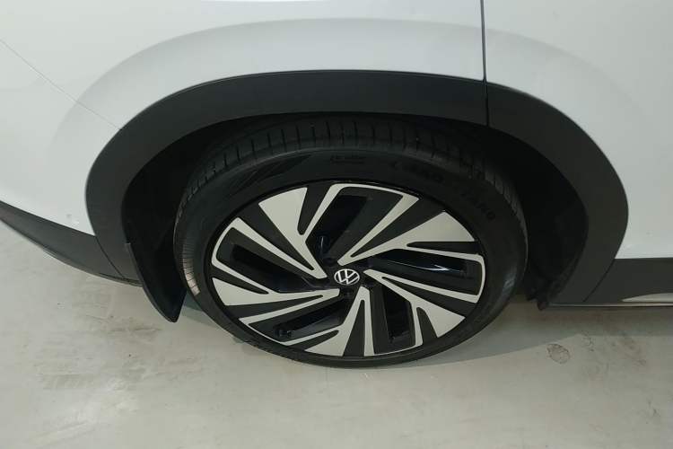 Used Volkswagen ID.6 X 2022 Kinergy Four-Wheel Drive Edition Right Rear Wheel Hub