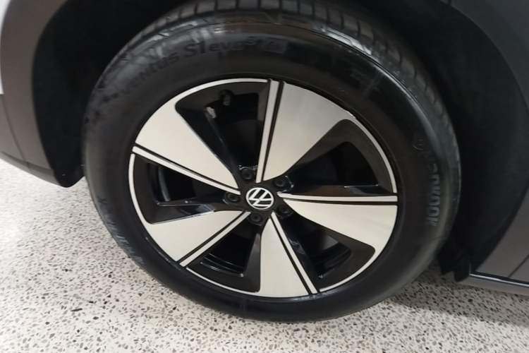 Used Volkswagen ID.6 X 2022 Pure Edition Right Rear Wheel Hub