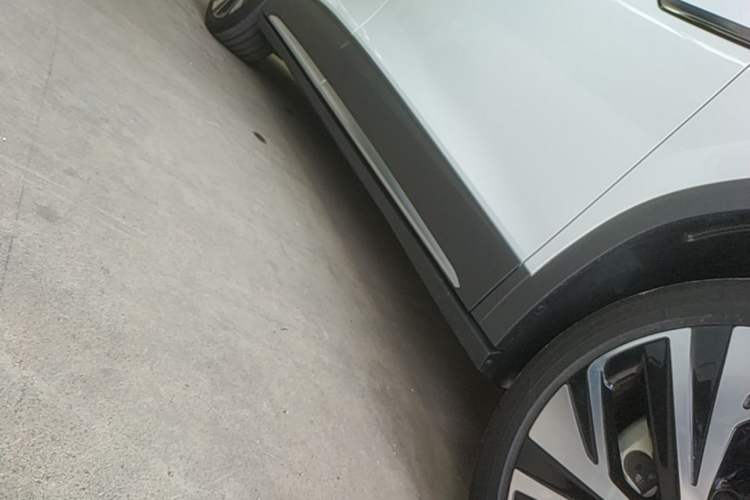 Used Volkswagen ID.6 X 2022 Kinergy Four-Wheel Drive Edition Right Side Sill