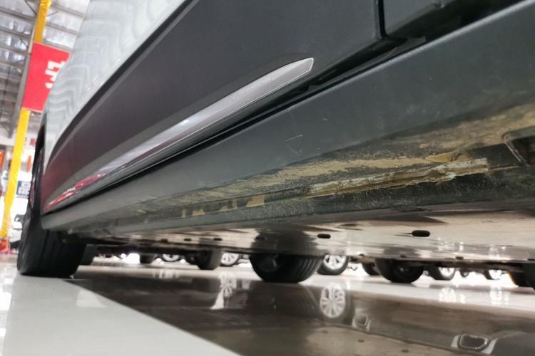 Used Volkswagen ID.6 X 2022 Intelligent Long-Range Version Right Side Sill