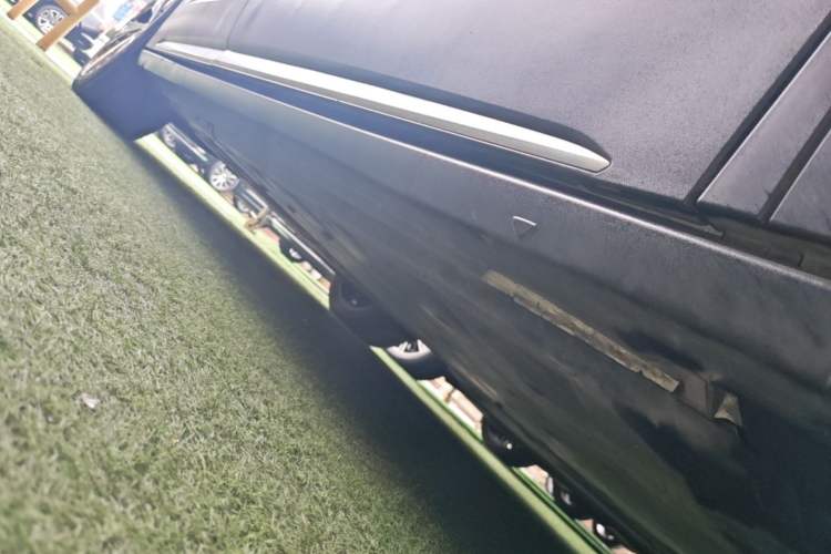 Used Volkswagen ID.6 X 2022 Intelligent Long-Range Version Right Side Sill