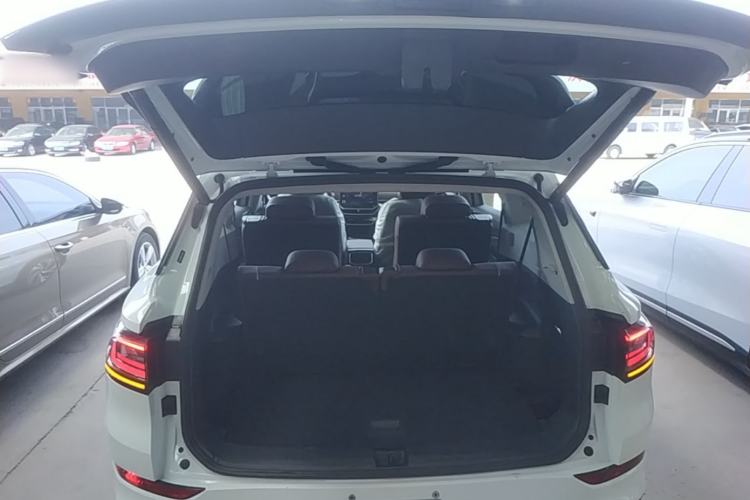 Used Volkswagen ID.6 X 2022 Kinergy Four-Wheel Drive Edition Trunk