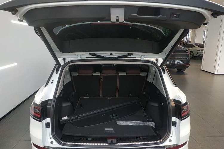 Used Volkswagen ID.6 X 2022 Smart Enjoyment Long-Range Edition Trunk