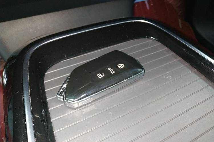 Used Volkswagen ID.6 X 2022 Kinergy Four-Wheel Drive Edition Vehicle Key