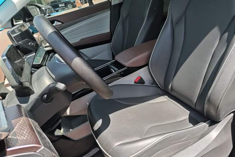 Used Volkswagen ID.6 X 2022 Pure Edition Left Front Seat