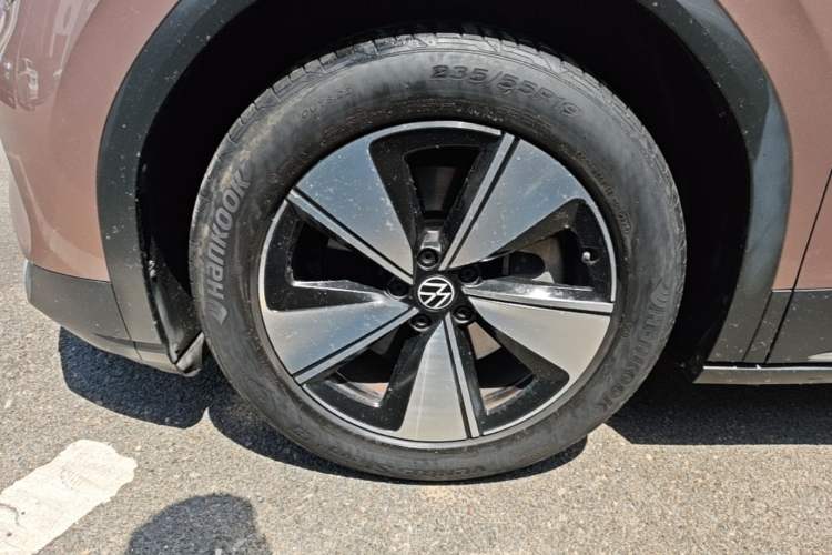 Used Volkswagen ID.6 X 2022 Pure Edition Left Front Wheel Hub