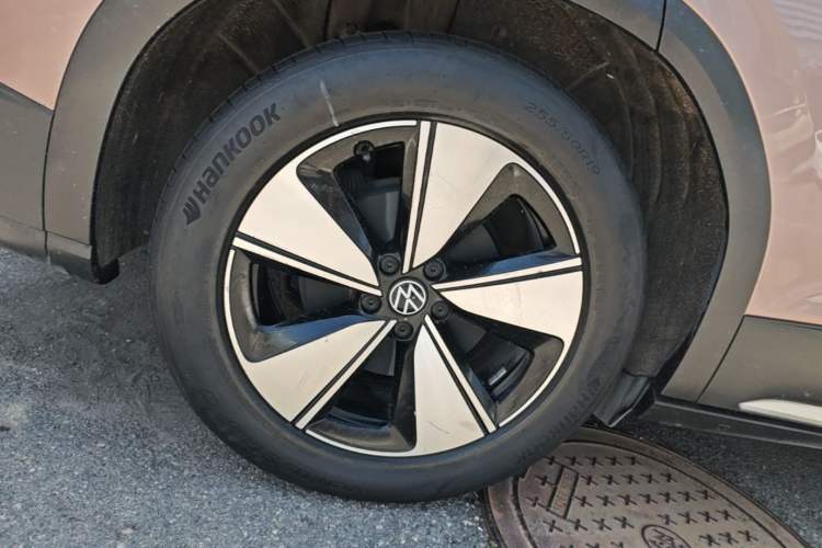 Used Volkswagen ID.6 X 2022 Pure Edition Right Rear Wheel Hub
