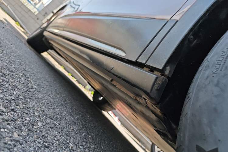 Used Volkswagen ID.6 X 2022 Pure Edition Right Side Sill