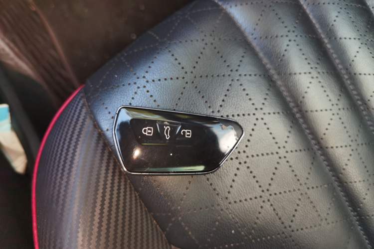 Used Volkswagen ID.6 X 2023 Ultra-Intelligent Long-Range Version Interior 1