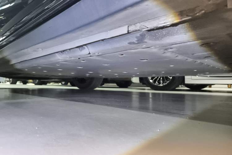 Used Volkswagen ID.6 X 2023 Ultra-Intelligent Long-Range Version Left Side Sill
