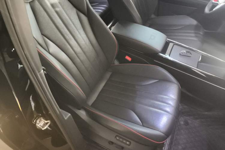 Used Volkswagen ID.6 X 2023 Ultra-Intelligent Long-Range Version Right Front Seat