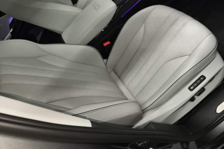 Used Volkswagen ID.6 X 2023 Ultra-Intelligent Long-Range Version Right Front Seat