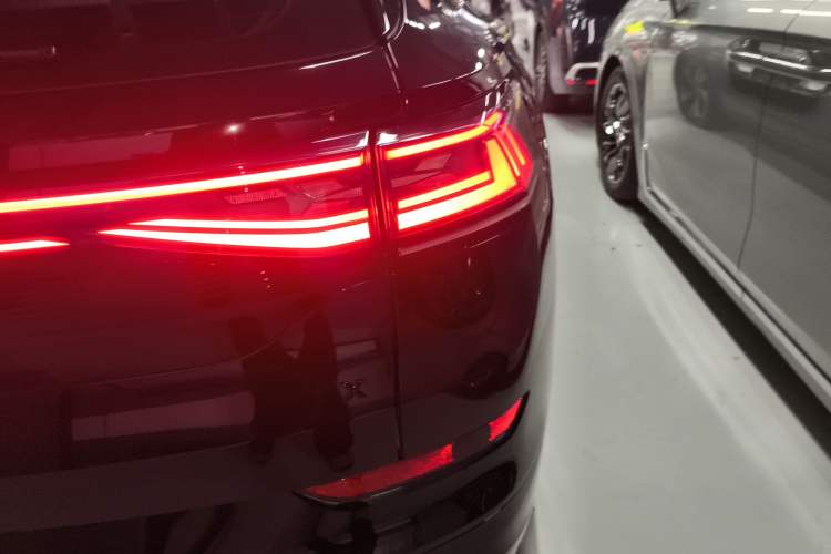 Used Volkswagen ID.6 X 2023 Ultra-Intelligent Long-Range Version Right Rear Taillight