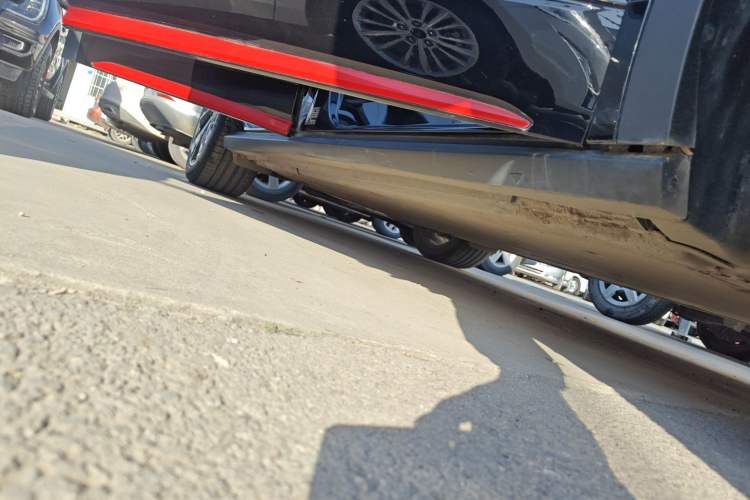 Used Volkswagen ID.6 X 2023 Ultra-Intelligent Long-Range Version Right Side Sill