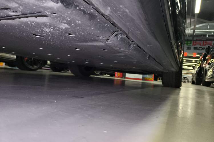 Used Volkswagen ID.6 X 2023 Ultra-Intelligent Long-Range Version Right Side Sill