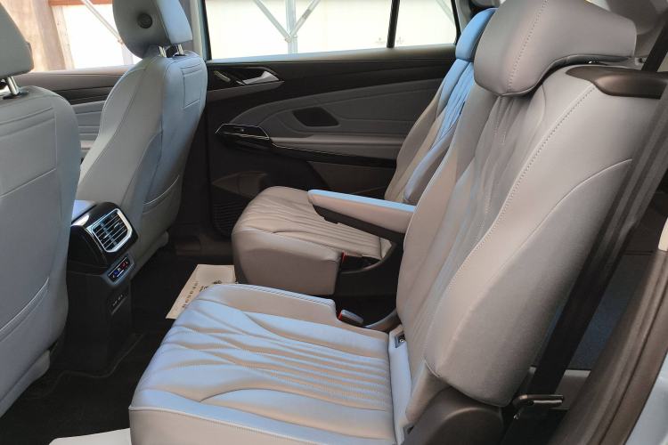 Used Volkswagen ID.6 X 2023 Ultra-Intelligent Long-Range Version Interior 4